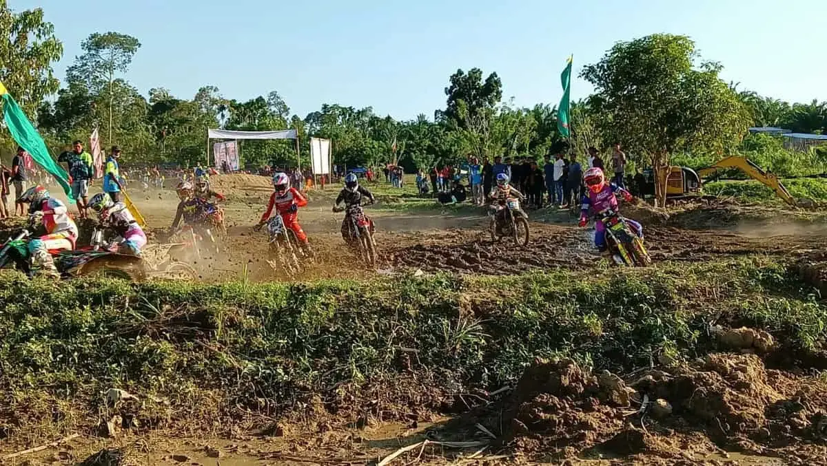 Rebut Hadiah 60jt, Perlombaan  Motocross Meriahkan HUT Desa Lamie