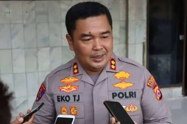 Kapolres Cilegon Turut Berduka Atas Kecelakaan Bus Rombongan Cilegon di Tol Cipali Kapolres Cilegon Turut Berduka Atas Kecelakaan Bus Rombongan Cilegon di Tol Cipali