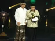 KH Said Aqil Terima Anugerah 1 Abad NU, Ini Harapannya KH Said Aqil Terima Anugerah 1 Abad NU, Ini Harapannya