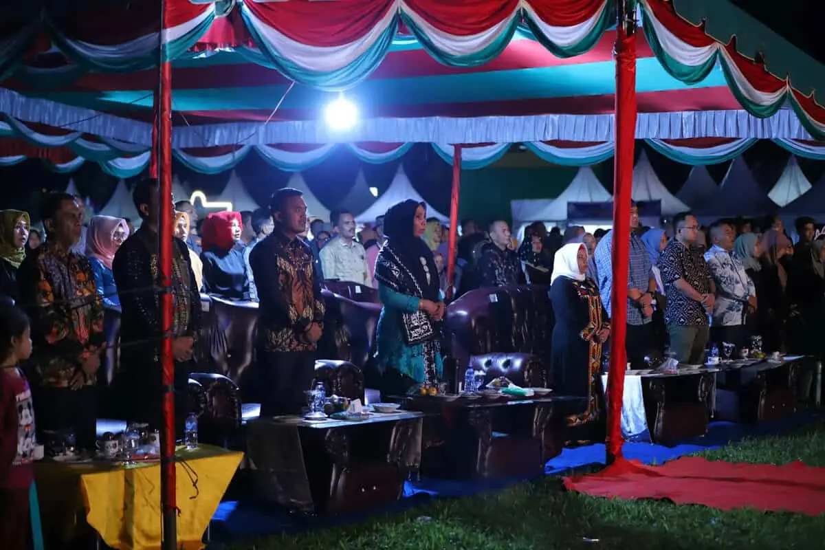 Rameune Expo Resmi Ditutup, Ribuan Pengunjung Padati Alun-Alun Rameune Expo Resmi Ditutup, Ribuan Pengunjung Padati Alun-Alun