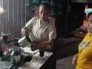 Kota Jambi, Disini Juga Ada Liang Tea Sejak Tahun 1970 Ahwa (61) tampak sedang melayani pembeli Liang Tea.