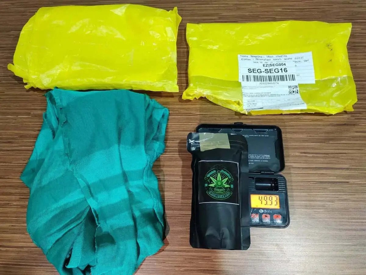 Ditresnarkoba Polda Banten Tangkap Pengedar Narkoba Melalui Jalur Paket Ekspedisi Ditresnarkoba Polda Banten Tangkap Pengedar Narkoba Melalui Jalur Paket Ekspedisi