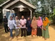 Sri Sapto Edi Kunjungi Langsung Masyarakat Tebo Sri Sapto Edi, Calon Bupati Tebo 2024 bersama masyarakat Tebo yang dikunjunginya belum lama ini.