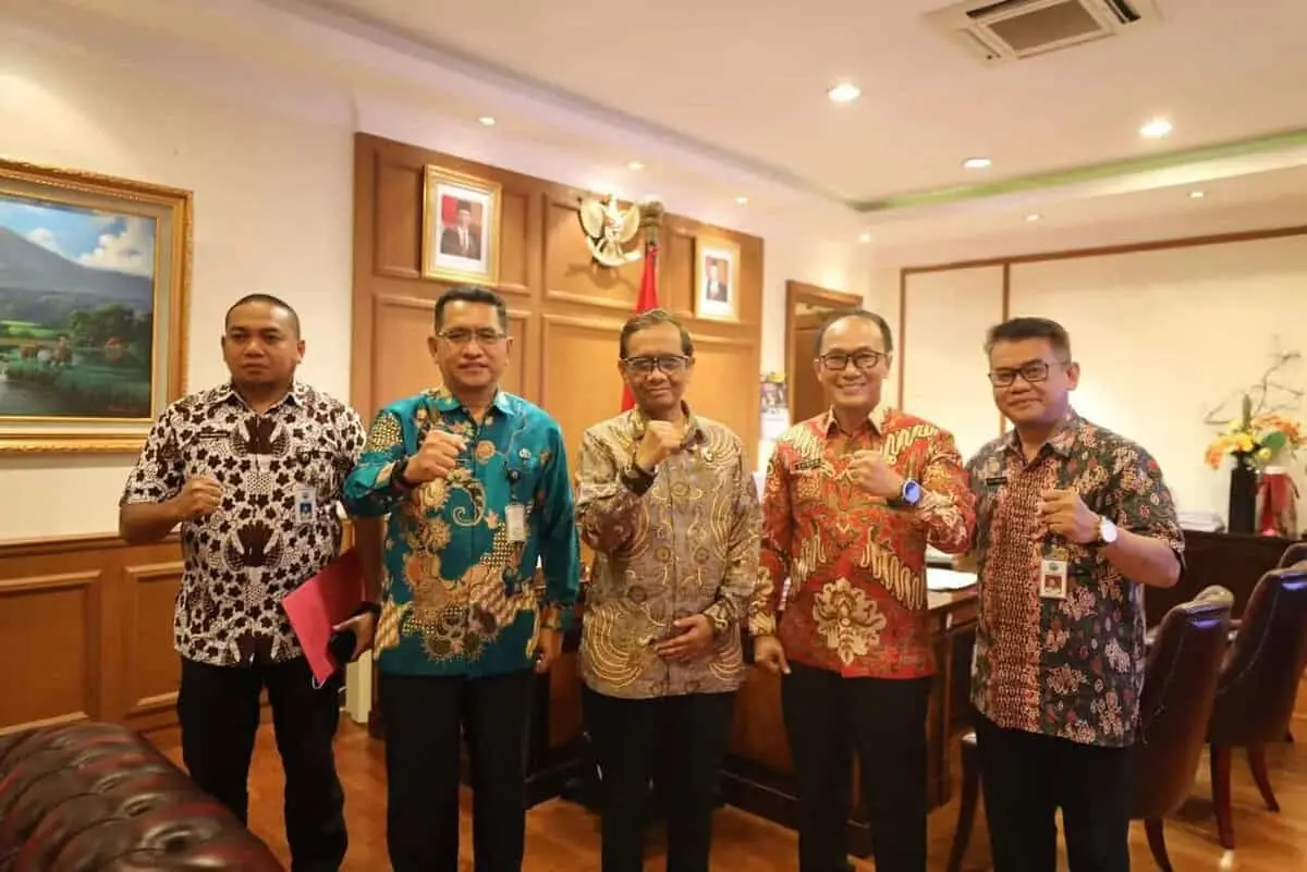 Prof Zudan Lapor ke Menko Prof Mahfud, Kebut Penyelesaian 5 PLBN Baru Prof Zudan Lapor ke Menko Prof Mahfud, Kebut Penyelesaian 5 PLBN Baru