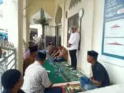 Mohd Rizki Ramadhan Beri Bantuan ke Mushalla Darussalam Simpang Peut