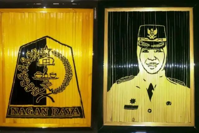 Lukisan Bermedia Bambu Jadi Banyak Diminati Para Pengunjung Rameune Expo Lukisan Bermedia Bambu Jadi Banyak Diminati Para Pengunjung Rameune Expo