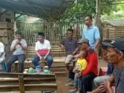 Pengusaha Tavel Umroh Berikan Bantuan Bibit Ayam 800 Ekor di Desa Gondanglegi Dan Ambalkeprek Pengusaha Tavel Umroh Berikan Bantuan Bibit Ayam 800 Ekor di Desa Gondanglegi Dan Ambalkeprek