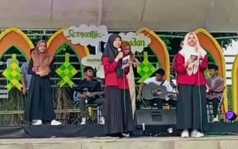 Akustik SMP N 4 Purworejo tampil di acara Romatik Romadhan dan Bagi Takjil di Alun-alun Purworejo Akustik SMP N 4 Purworejo tampil di acara Romatik Romadhan dan Bagi Takjil di Alun-alun Purworejo