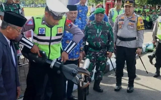Polres Purworejo Gelar Operasi Ketupat Candi 2023, Ribuan Miras dan Knalpot Brong Dimusnahkan Polres Purworejo Gelar Operasi Ketupat Candi 2023, Ribuan Miras dan Knalpot Brong Dimusnahkan