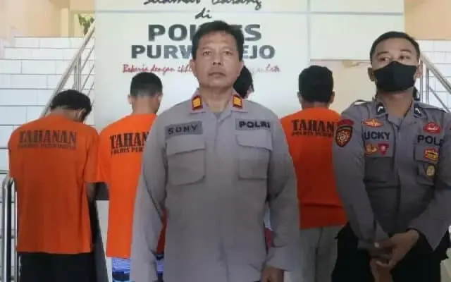 Kedapatan Membuat Mercon 5 Orang Diamankan Satreskrim Polres Purworejo Kedapatan Membuat Mercon 5 Orang Diamankan Satreskrim Polres Purworejo
