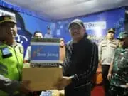 Monitoring Posko Lebaran, Bupati Serahkan Bingkisan Untuk Para Petugas Jaga