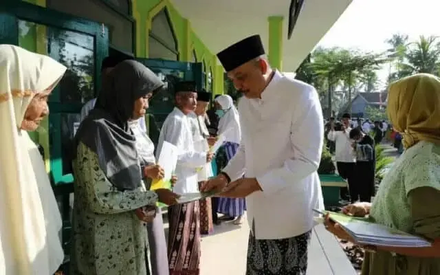 Bupati dan Rombongan Sholat Idul Fitri 1444 H di Ngombol Bupati dan Rombongan Sholat Idul Fitri 1444 H di Ngombol