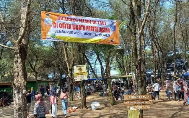 Mandi di Pantai, Wisatawan Hilang Terseret Ombak di Pantai Laguna Mirit Mandi di Pantai, Wisatawan Hilang Terseret Ombak di Pantai Laguna Mirit