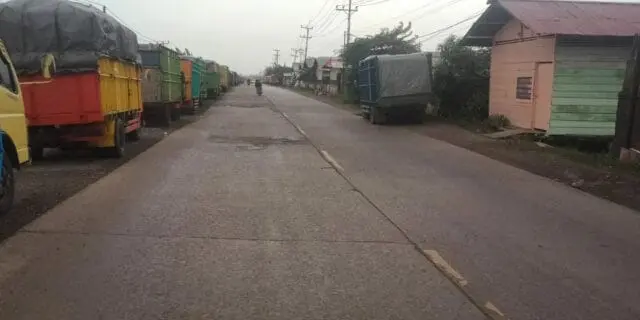 IMG-20230405-WA0004 Truk muatan batubara Jambi sudah tidak diperbolehkan lagi melintas di ruas jalan Nasional.