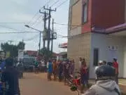 Gelar Aksi Unras, Ratusan Warga Geruduk Kantor Desa Kelor Tuntut Truk Tanah di Stop