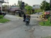 Jalan Rusak Meluas di Kota Jambi Tampak kondisi kerusakan Jalan Serdang, Kebon Kopi, Kota Jambi.