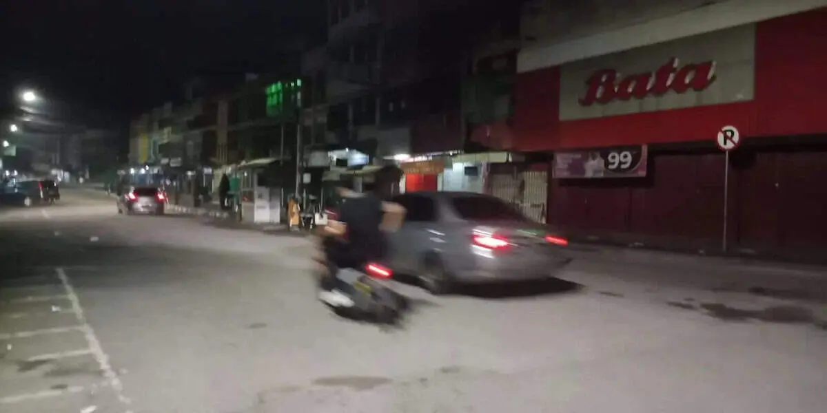 Simpang Bata, Kota Jambi, tampak seperti Kota Tua yang kondisinya mati semu.