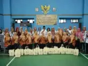 DWP Kemendagri Serahkan Bantuan Sembako di Perumahan DDN Ciledug