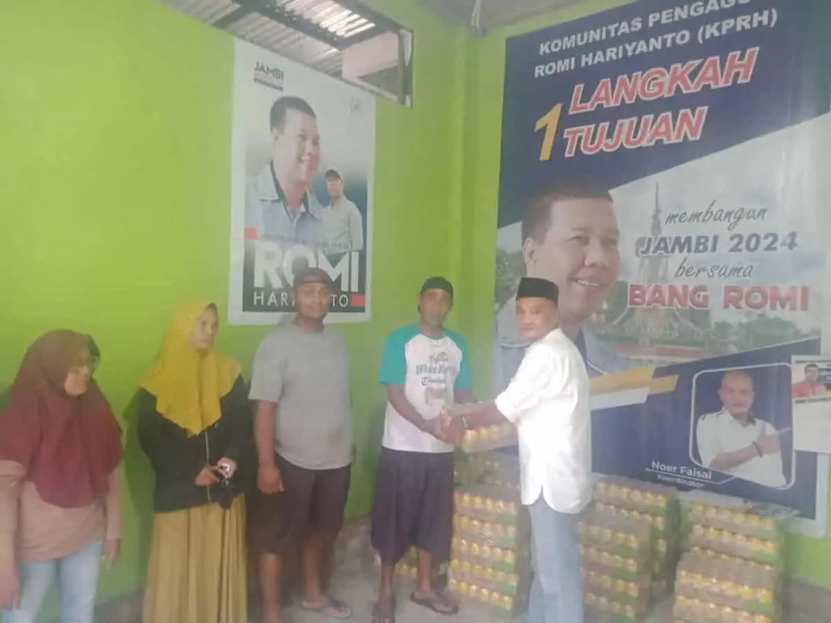Warga Antusias Terima Bingkisan Lebaran, Ini Kata Mereka: Bang Romi Itu Pilihan Rakyat Warga Antusias Terima Bingkisan Lebaran, Ini Kata Mereka: Bang Romi Itu Pilihan Rakyat