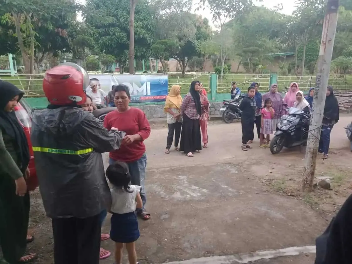 Warga Antusias Terima Bingkisan Lebaran, Ini Kata Mereka: Bang Romi Itu Pilihan Rakyat Warga Antusias Terima Bingkisan Lebaran, Ini Kata Mereka: Bang Romi Itu Pilihan Rakyat