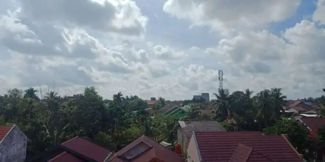 IMG-20230426-WA0001 Jambi dilanda suhu tinggi yang diakibatkan gerak semu Matahari, dan Hindari Keluar Rumah.