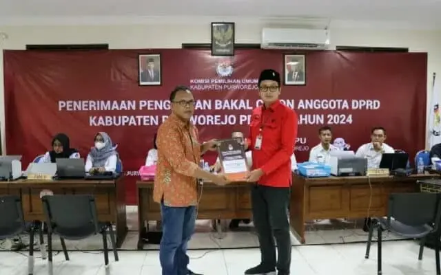 PDIP Purworejo Resmi Daftarkan 45 Bacaleg Ke KPU, Dion Targetkan Pemilu 2024 Meraih 23 Kursi PDIP Purworejo Resmi Daftarkan 45 Bacaleg Ke KPU, Dion Targetkan Pemilu 2024 Meraih 23 Kursi