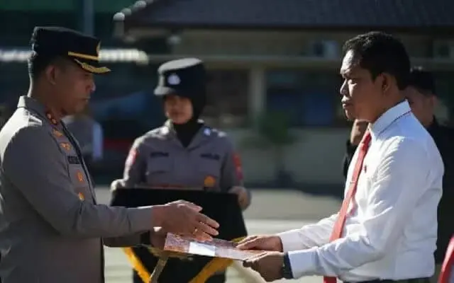 Berhasil Ungkap Kasus Curas, 12 Personil Polres Purworejo Dapat Penghargaan Dari Kapolres Berhasil Ungkap Kasus Curas, 12 Personil Polres Purworejo Dapat Penghargaan Dari Kapolres