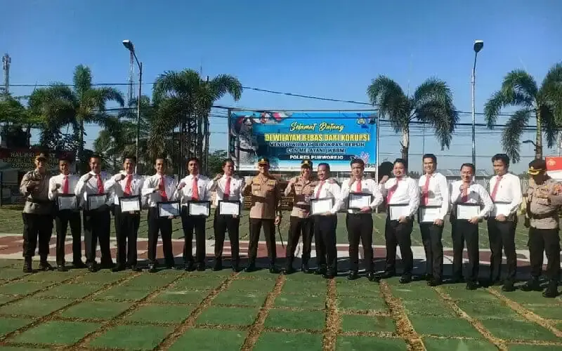 Berhasil Ungkap Kasus Curas, 12 Personil Polres Purworejo Dapat Penghargaan Dari Kapolres Berhasil Ungkap Kasus Curas, 12 Personil Polres Purworejo Dapat Penghargaan Dari Kapolres