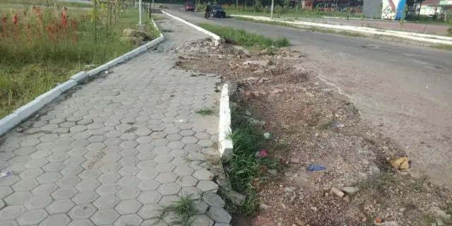IMG-20230511-WA0002 Tampak hancur, dan pantas harus diusut karena uang rakyat sebesar Rp 35 miliar disedot untuk proyek semacam ini.