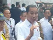 Presiden Jokowi Batal Tinjau Jalan Rusak di Tanjabtim, Romi Tidak Ada Rekayasa Presiden Jokowi tiba di Jambi, dan batal tinjau jalan rusak di Kabupaten Tanjung Jabung Timur.