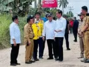 Presiden Jokowi Ingatkan Gubernur Al-Haris Soal Jalur Khusus Batubara Presiden Jokowi Ingat Betul Gubernur Jambi Al - Haris Soal Pembangunan Jalur Khusus Batubara Supaya Secepatnya Selesai.