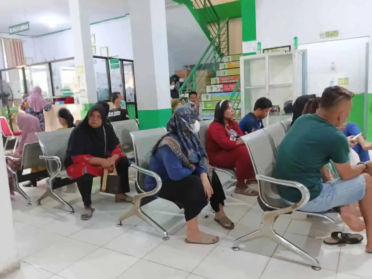Pasien di Puskesmas Keboh Kopi.