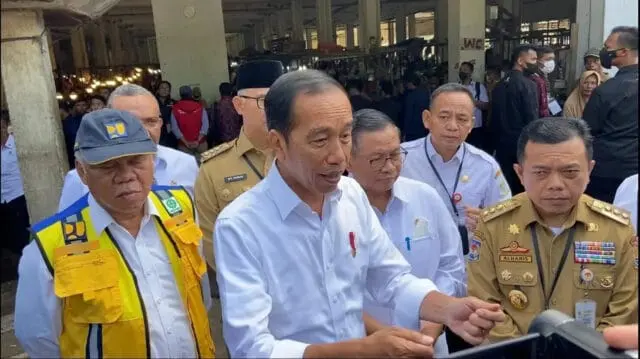 IMG-20230519-WA0004 Gubernur Jambi Al - Haris (kanan-red) saat mendampingi Presiden Joko Widodo.