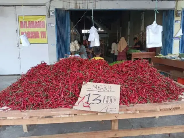IMG-20230520-WA0007 Ini lihat harga cabe merah di Jambi hanya di hargai Rp 13.000/Kg.