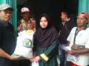 506 KPM Desa Karang Anyar Terima Bantuan Pangan Beras dari Perum Bulog