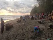 Mandi Laut, Dua Remaja Tenggelam Terseret Ombak