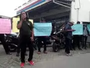 Heboh !!!! Puluhan Masa Geruduk Kantor Desa Lebak Wangi Ada Apa???