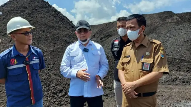 IMG-20230527-WA0003 Wakil Ketua Komisi III DPRD Jambi H Ivan Wirata terus awasi pembangunan jalan khusus batubara Jambi. poto/pelita.co/ist