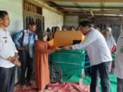 Sektor Pertanian di Kabupaten Muaro Jambi, Ini Kata Ivan Wirata: Miliki Potensi Besar dan Tidak Boleh Salah Urus Ivan Wirata saat memberikan alat pertanian kepada Petani Kelompok Mekar Saro, Kabupaten Muaro Jambi. poto/pelita.co/ist