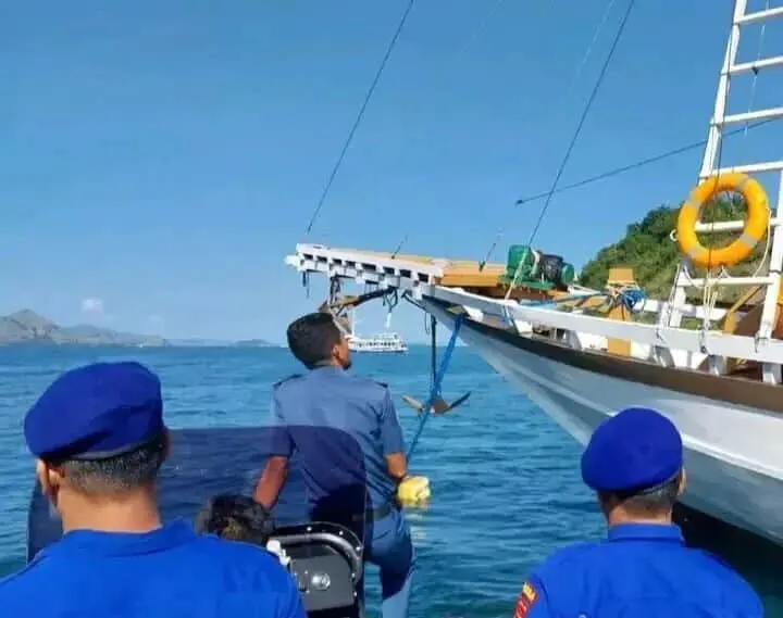Jelang KTT Asean, Polairud Polres Mabar Bersama Lanal Labuan Bajo Mengecek Kelayakan Kapal Wisata Jelang KTT Asean, Polairud Polres Mabar Bersama Lanal Labuan Bajo Mengecek Kelayakan Kapal Wisata