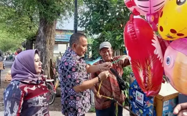 BSD di Butuh Bupati Borong Balon Udara, Langsung Bagikan Ke Anak-Anak BSD di Butuh Bupati Borong Balon Udara, Langsung Bagikan Ke Anak-Anak