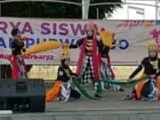 Minggu Pagi Ratusan Siswa SMK Kesehatan Purworejo Ramaikan panggung Amphitheater Alun-alun Purworejo