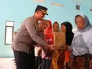 Menyambut HUT Bhayangkara ke-77, Polres Purworejo Beri Bantuan Sosial kepada Warga Kurang Mampu Menyambut HUT Bhayangkara ke-77, Polres Purworejo Beri Bantuan Sosial kepada Warga Kurang Mampu