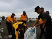 Sambut Hari Bhayangkara Ke 77, Polres Purworejo, TNI dan Pramuka Bhakti Sosial di Pantai Dewaruci Jatimalang