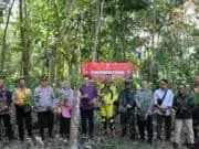 Rangkaian Hari Bhayangkara ke 77. Polres Purworejo Tanam Puluhan Bibit Buah di Desa Redin Rangkaian Hari Bhayangkara ke 77. Polres Purworejo Tanam Puluhan Bibit Buah di Desa Redin