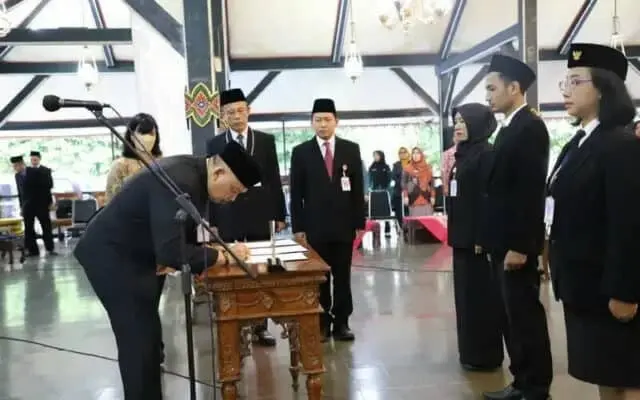 Bupati Purworejo Angkat dan Ambil Sumpah Janji Jabatan Fungsional Guru di Lingkungan Pemkab