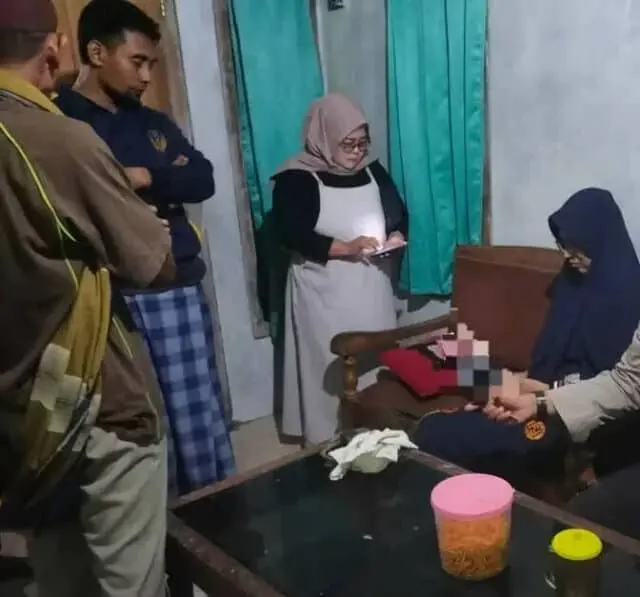 Kasihan, Bayi Laki-laki Ditelantarkan Orang Tuanya di Teras Rumah Warga Kasihan, Bayi Laki-laki Ditelantarkan Orang Tuanya di Teras Rumah Warga