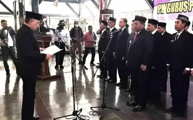 Kukuhkan Pengurus Polosoro 2023-2026, Bupati Dukung Kenaikan Siltap 5 Juta Kukuhkan Pengurus Polosoro 2023-2026, Bupati Dukung Kenaikan Siltap 5 Juta