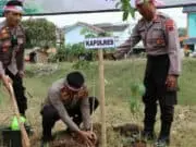 Polres Purworejo Tanam 1000 bibit Pohon di Bantaran Sungai Probolo Polres Purworejo Tanam 1000 bibit Pohon di Bantaran Sungai Probolo