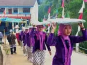 Dengan Menggunakan Pakaian Adat Jawa, 99 Tumpeng Diarak Warga Dalam Acara Grebeg Anak Joko Tingkir